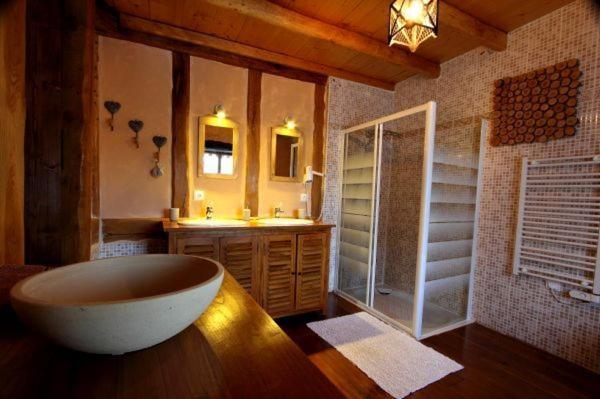 Le Domaine Des Papillons Otel Beaujeu-Saint-Vallier-et-Pierrejux Dış mekan fotoğraf