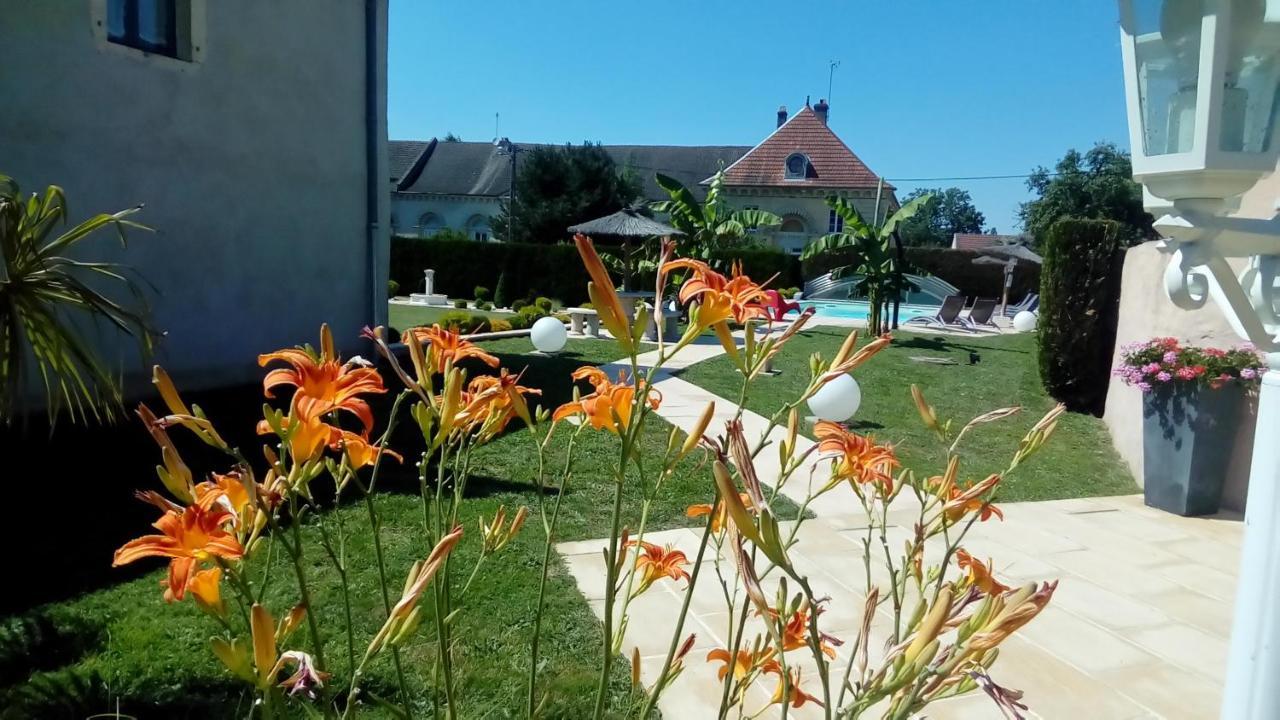 Le Domaine Des Papillons Otel Beaujeu-Saint-Vallier-et-Pierrejux Dış mekan fotoğraf