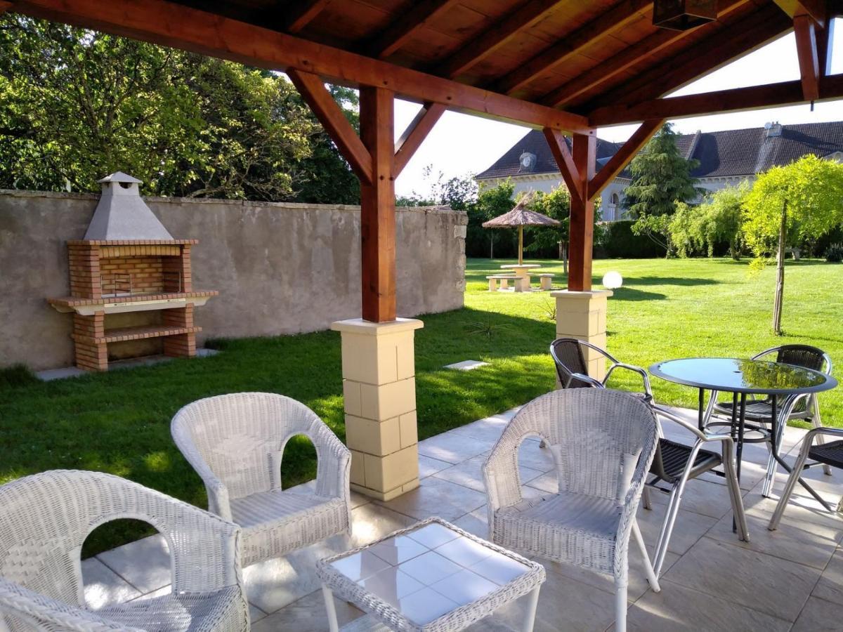 Le Domaine Des Papillons Otel Beaujeu-Saint-Vallier-et-Pierrejux Dış mekan fotoğraf