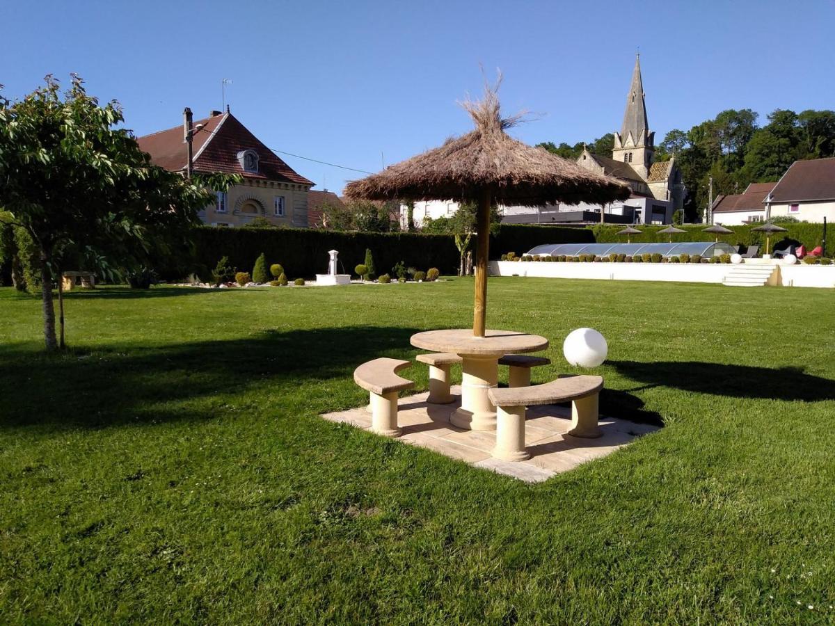 Le Domaine Des Papillons Otel Beaujeu-Saint-Vallier-et-Pierrejux Dış mekan fotoğraf