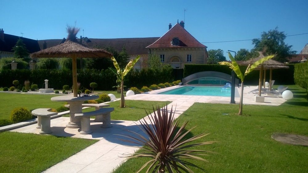 Le Domaine Des Papillons Otel Beaujeu-Saint-Vallier-et-Pierrejux Dış mekan fotoğraf