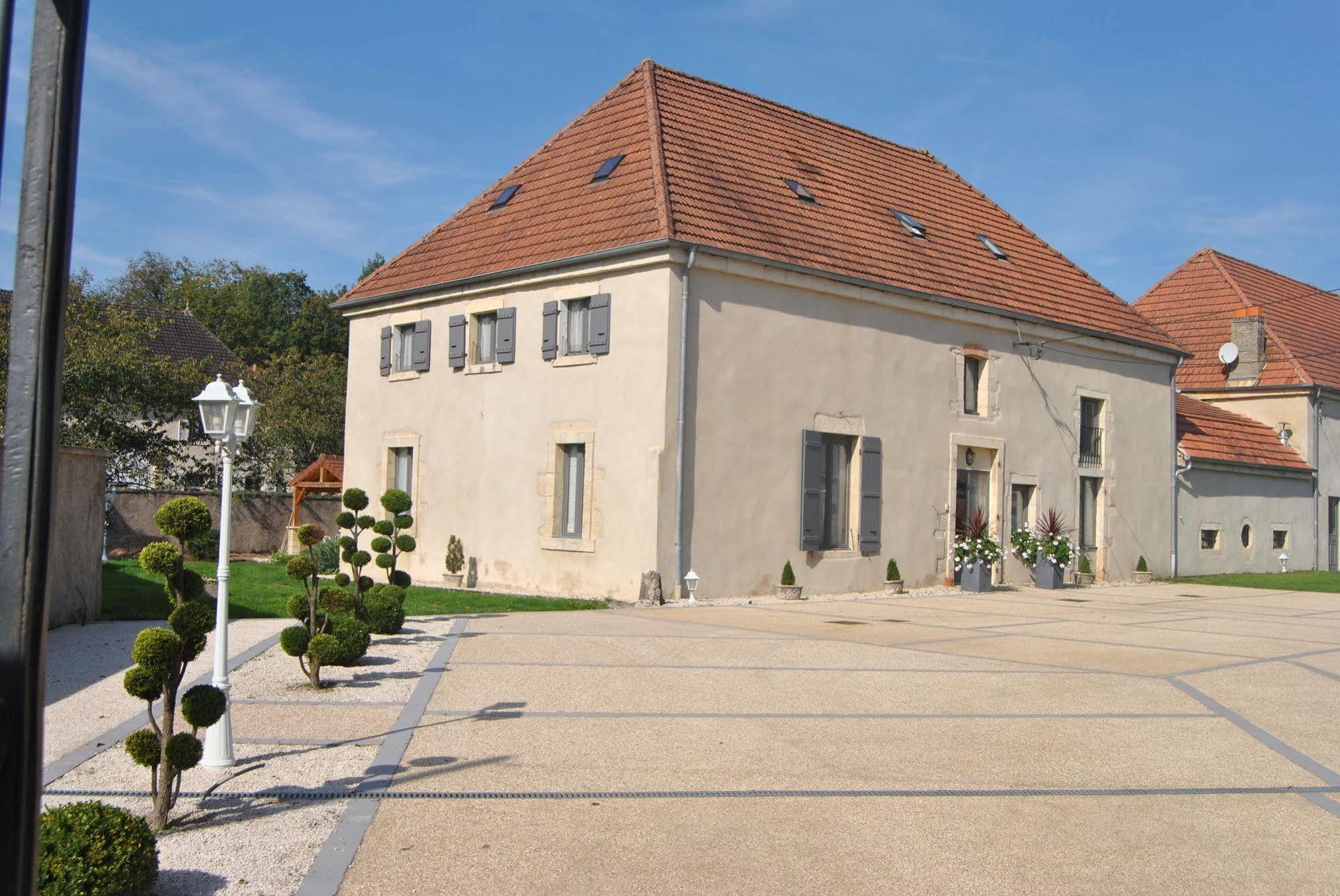 Le Domaine Des Papillons Otel Beaujeu-Saint-Vallier-et-Pierrejux Dış mekan fotoğraf