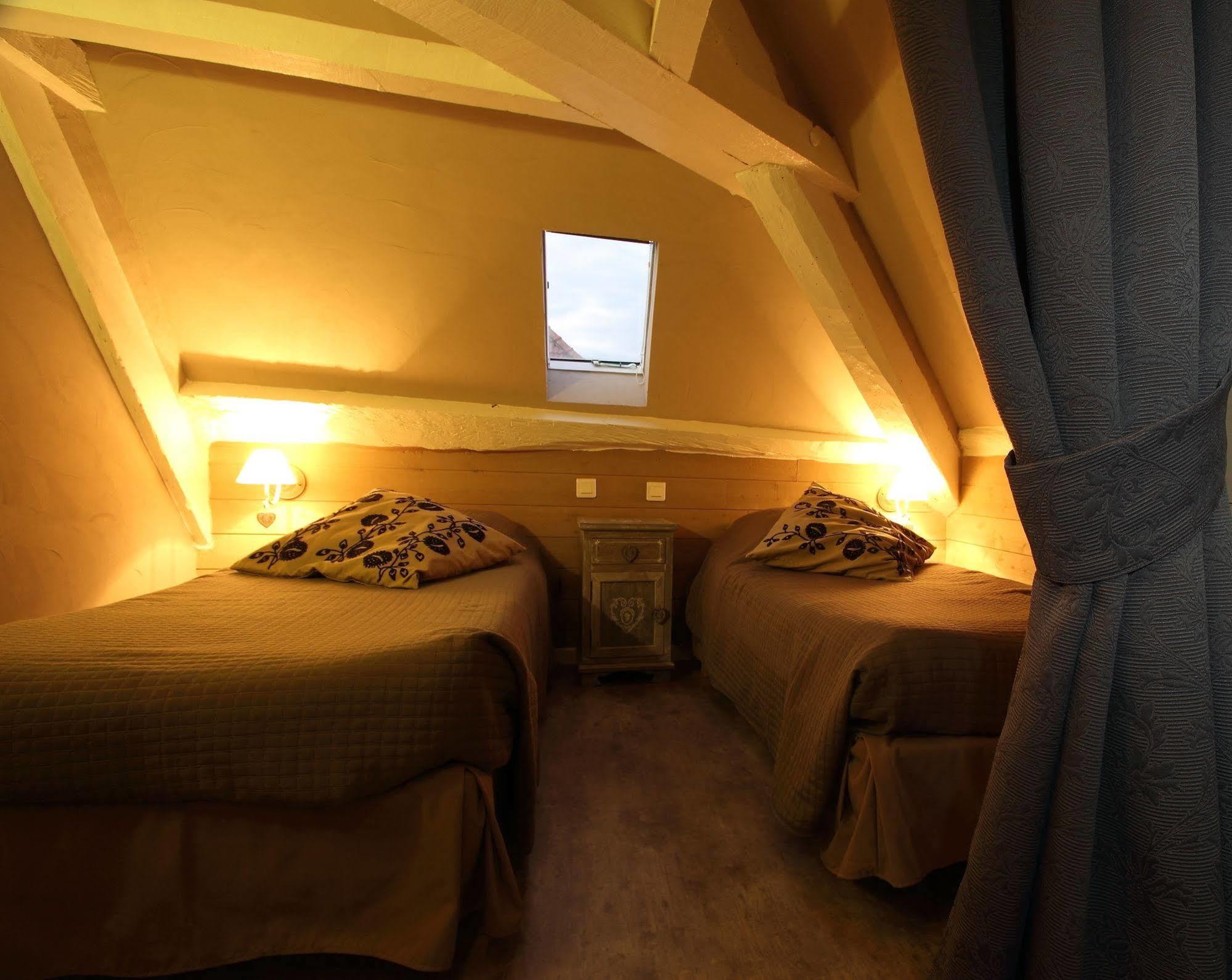 Le Domaine Des Papillons Otel Beaujeu-Saint-Vallier-et-Pierrejux Dış mekan fotoğraf
