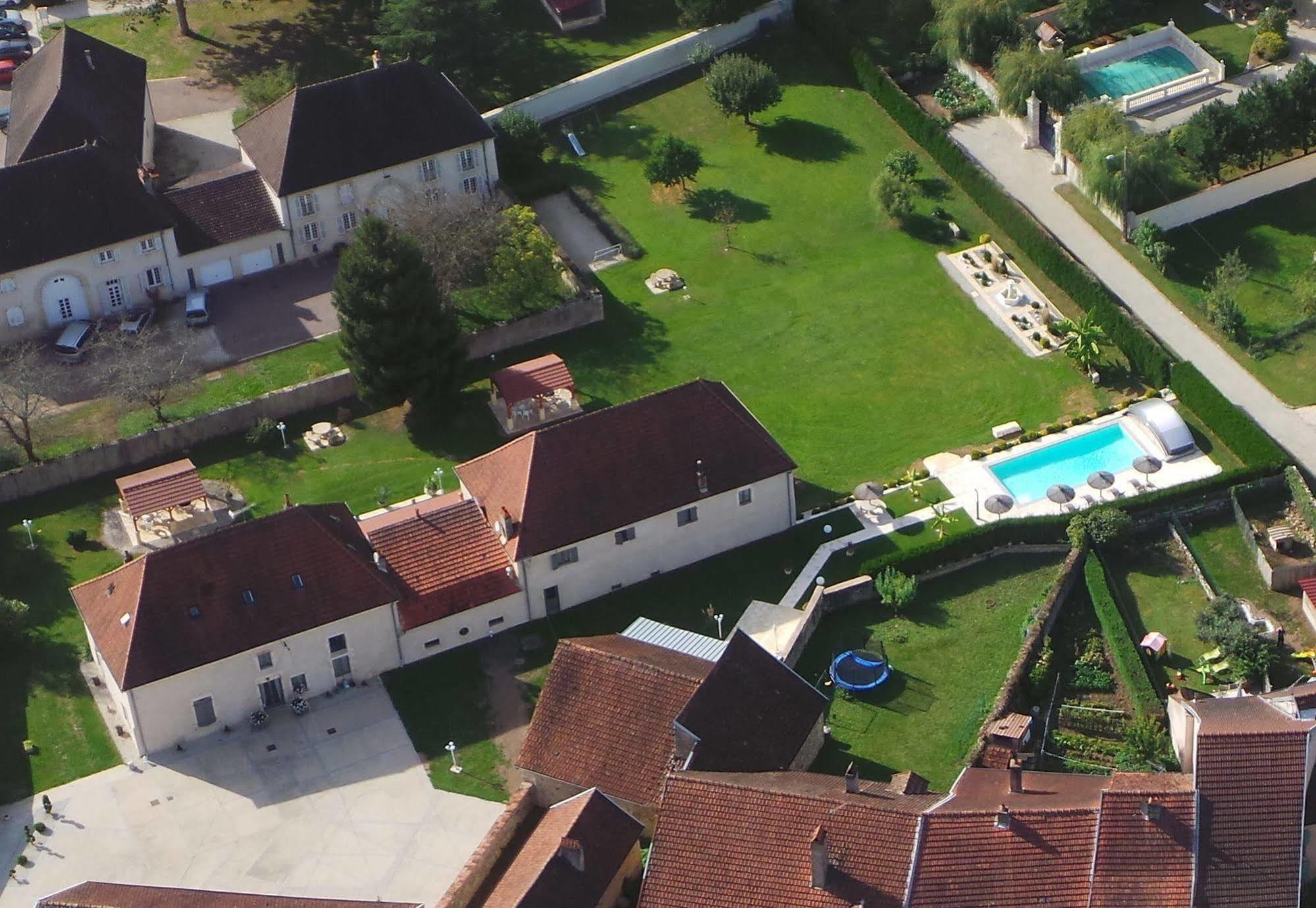Le Domaine Des Papillons Otel Beaujeu-Saint-Vallier-et-Pierrejux Dış mekan fotoğraf