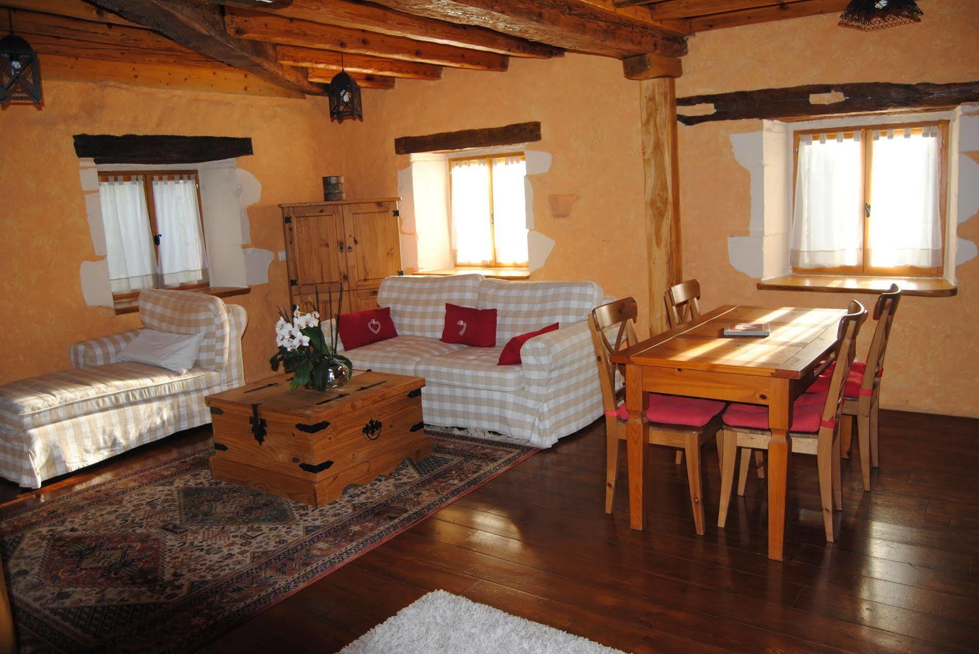 Le Domaine Des Papillons Otel Beaujeu-Saint-Vallier-et-Pierrejux Dış mekan fotoğraf