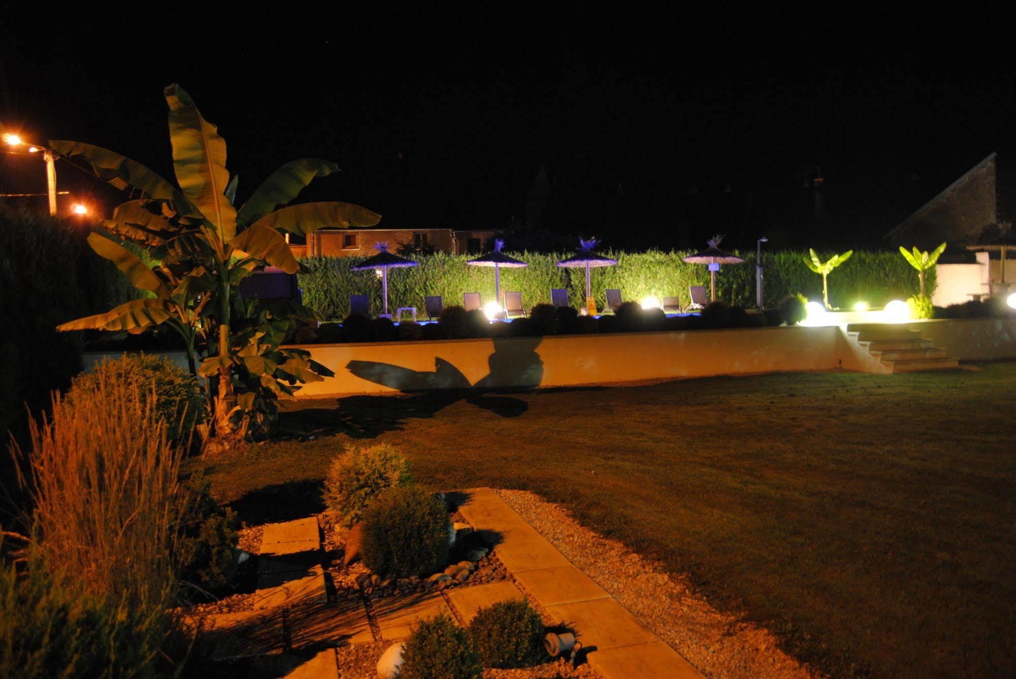 Le Domaine Des Papillons Otel Beaujeu-Saint-Vallier-et-Pierrejux Dış mekan fotoğraf