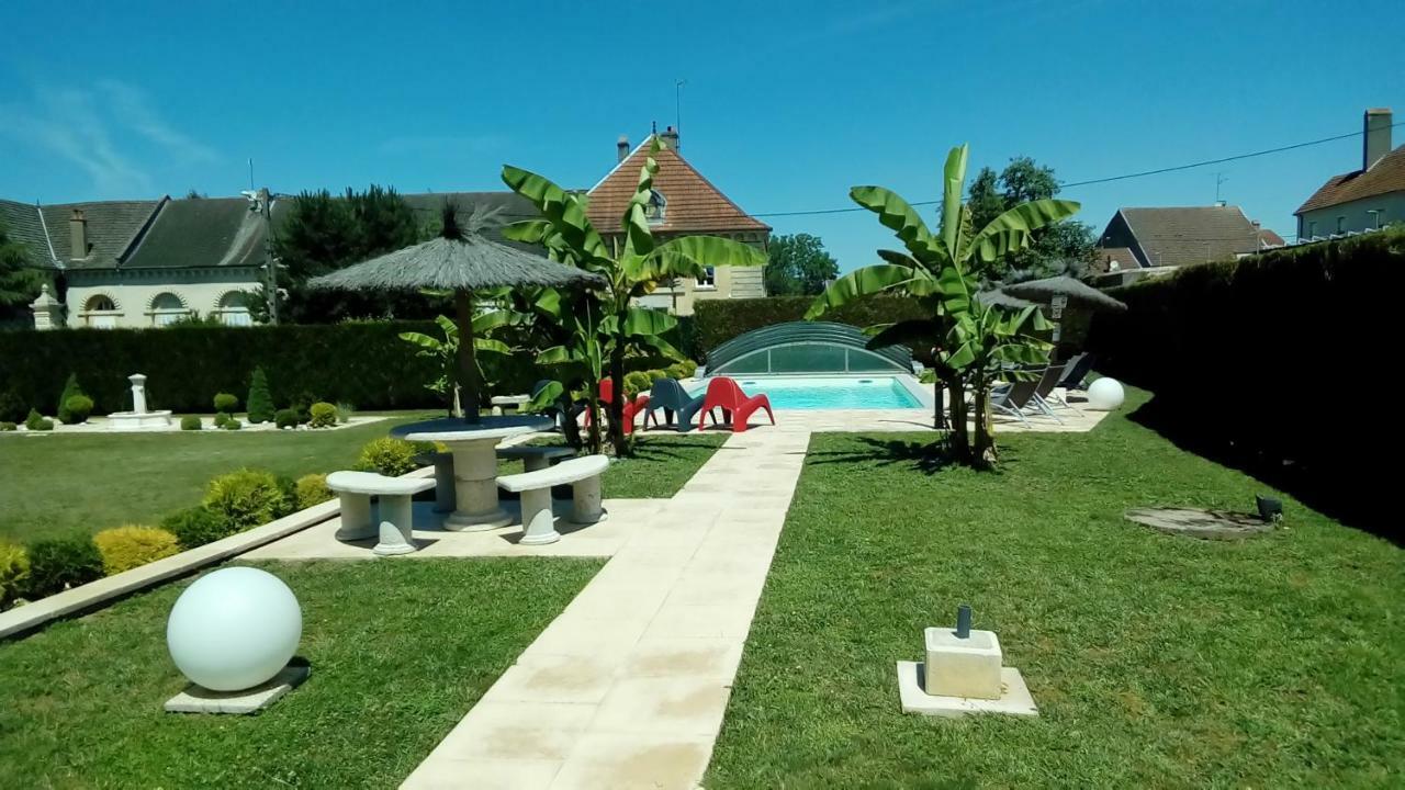 Le Domaine Des Papillons Otel Beaujeu-Saint-Vallier-et-Pierrejux Dış mekan fotoğraf